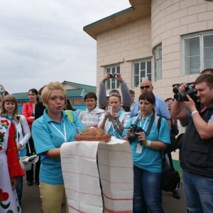 Встреча в Канске участников пресс-тура хлебом-солью