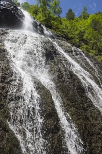 Водопад в Саяно-Шушенском заповеднике.