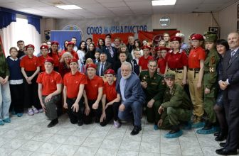 Космонавты побывали в Красноярском Доме журналиста