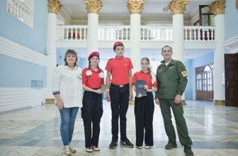 Школьный музей в городе Канске получил в подарок военные раритеты